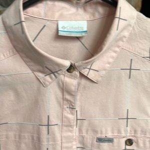 COLUMBIA Ladies SizeM Pink and Gray LS Button Down (shirt wore twice)